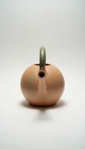 Regadera terracota de arcilla contemporánea